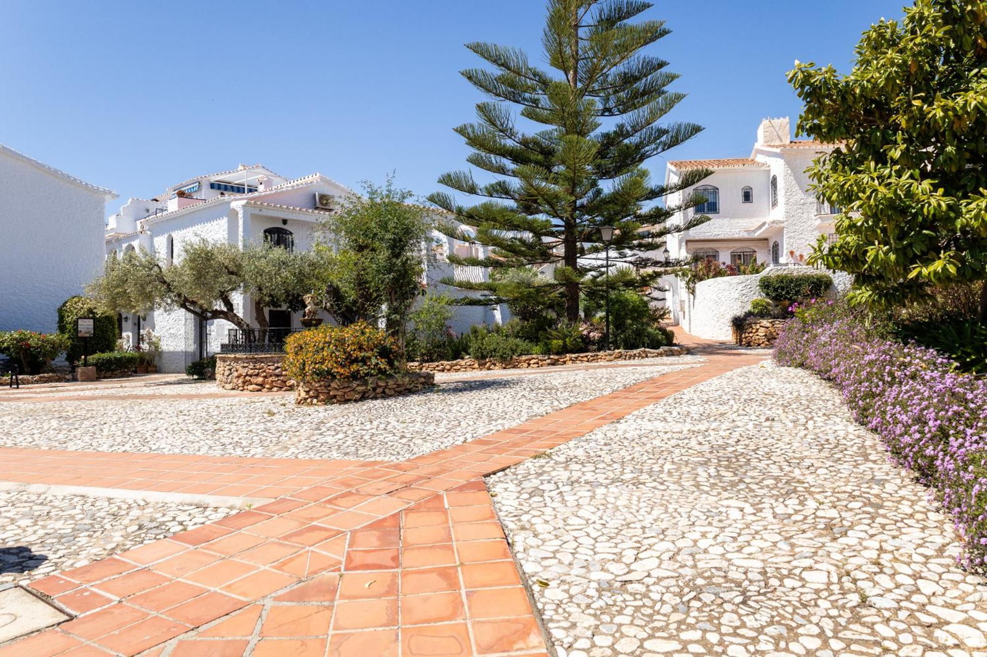 Capistrano Village, 1 Bedroom + Free Wi-Fi Nerja Extérieur photo
